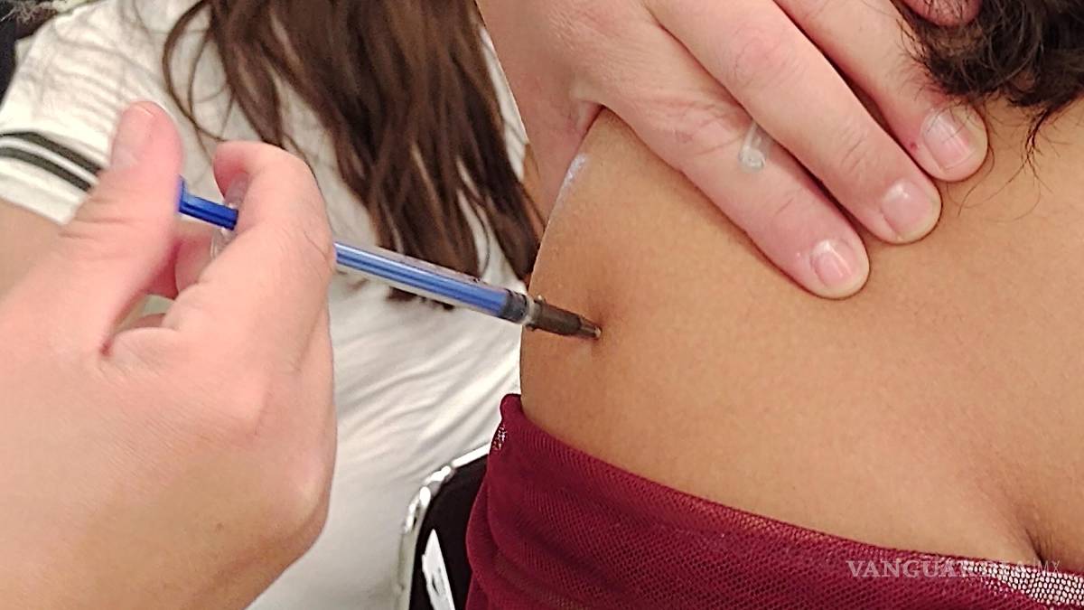 Destinan más de 20 mil vacunas Pfizer para menores de 14 años y rezagados de 17 años para sureste de Coahuila