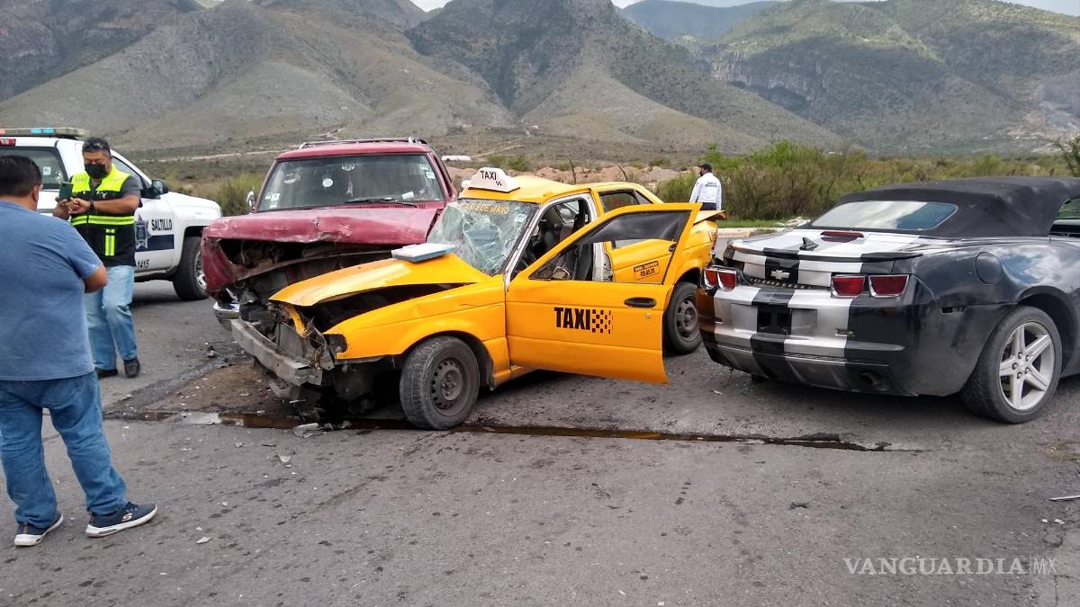 Taxista resulta herido en accidente múltiple en bulevar de Saltillo