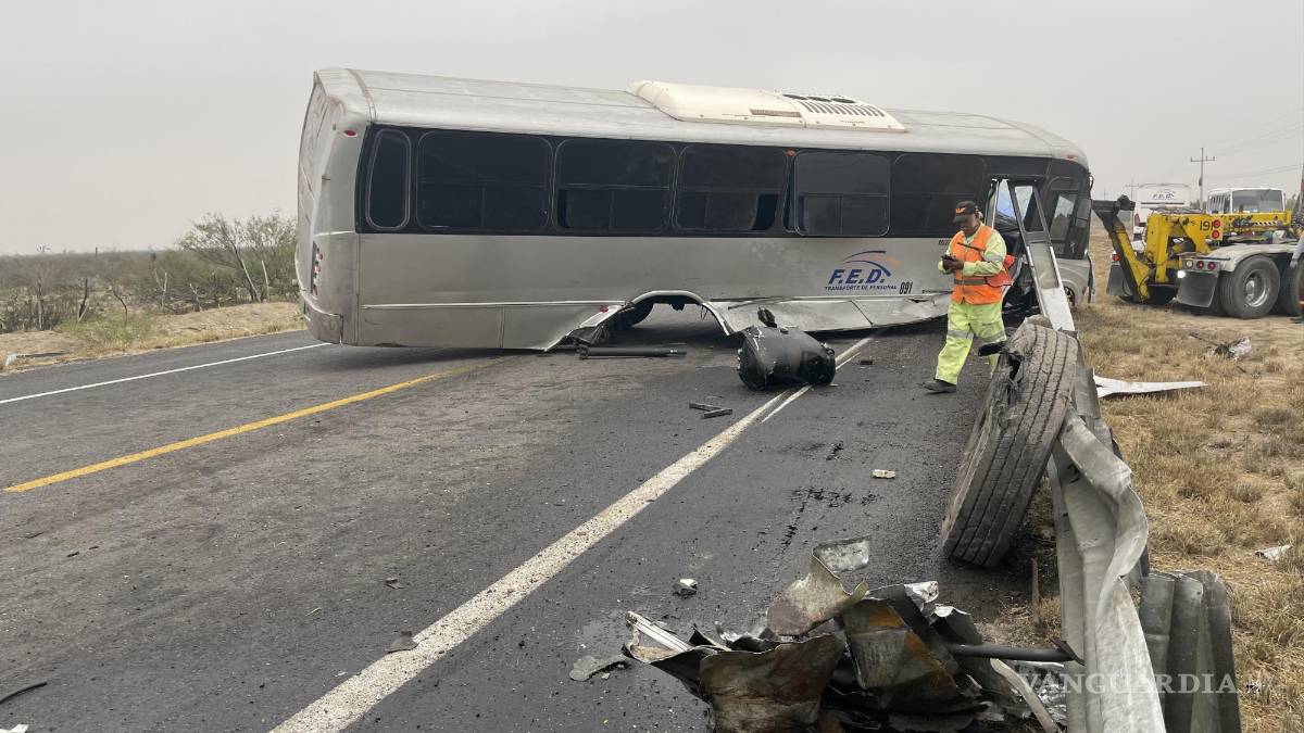 Accidente de camión en carretera Monclova deja 8 heridos; pierde neumático rumbo a Ramos Arizpe
