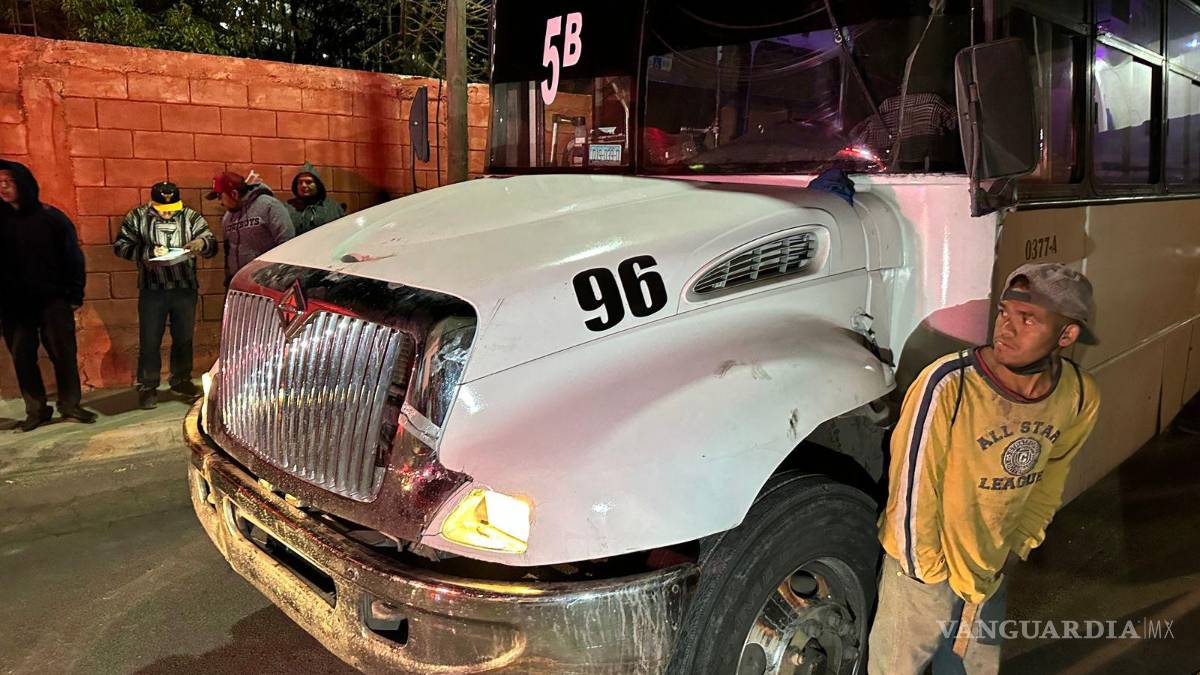Camión casi atropella a niño que jugaba en la calle al sur de Saltillo