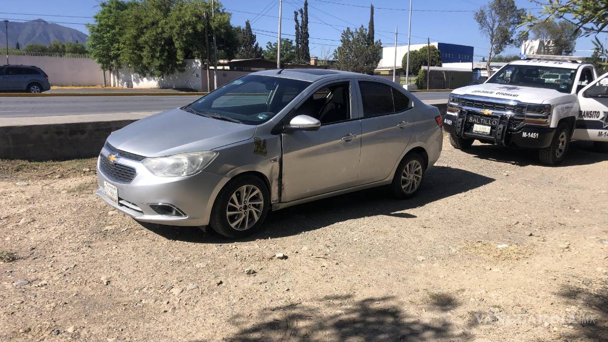 Motociclista es embestido por un auto en la colonia Bonanza de Saltillo