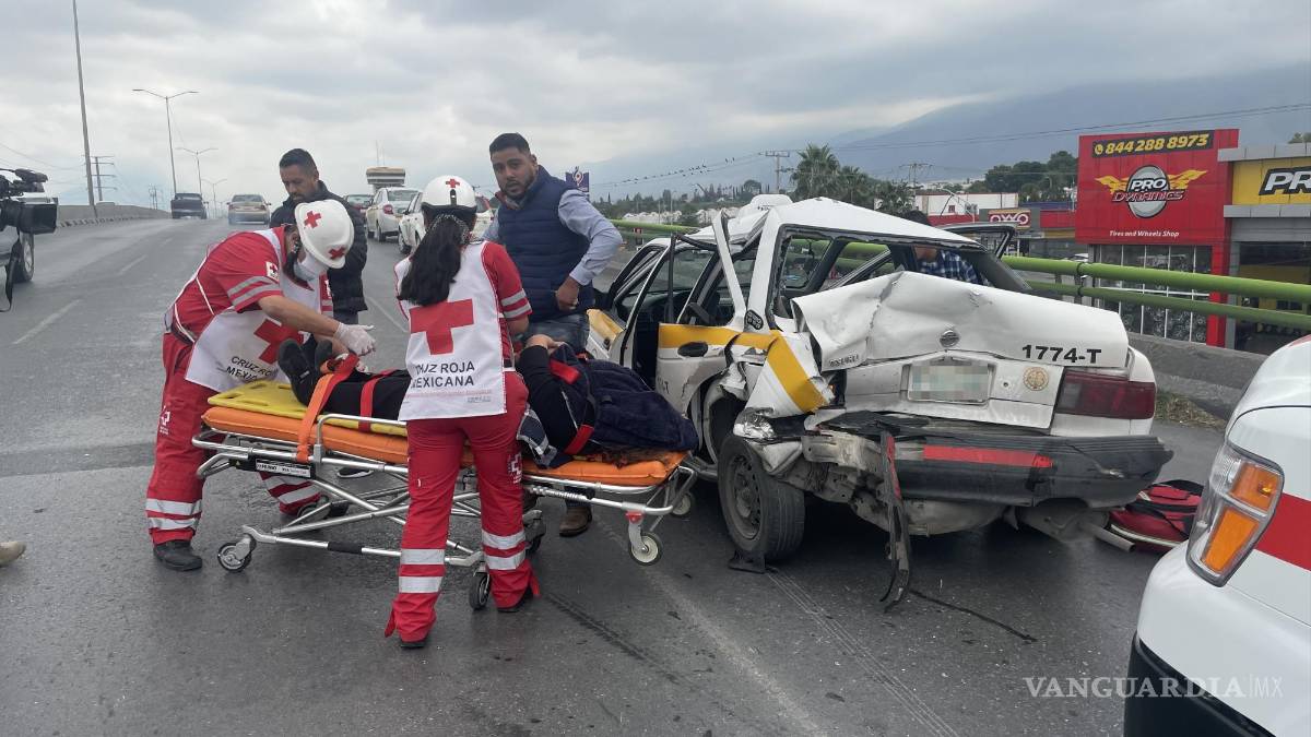 Chocan a taxi en Saltillo y casi deja a pasajera prensada; responsable ...
