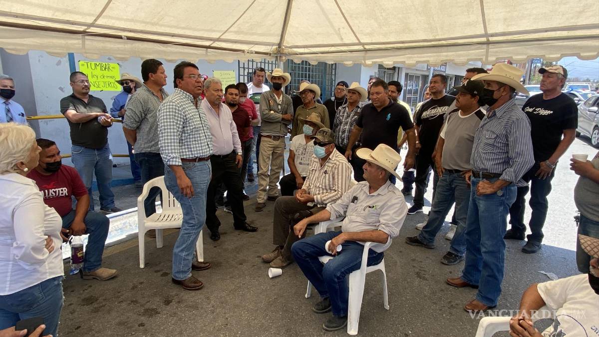 Ejidatarios de Pozuelos y Fresnillo y autoridades de Frontera toman SIMAS en Monclova