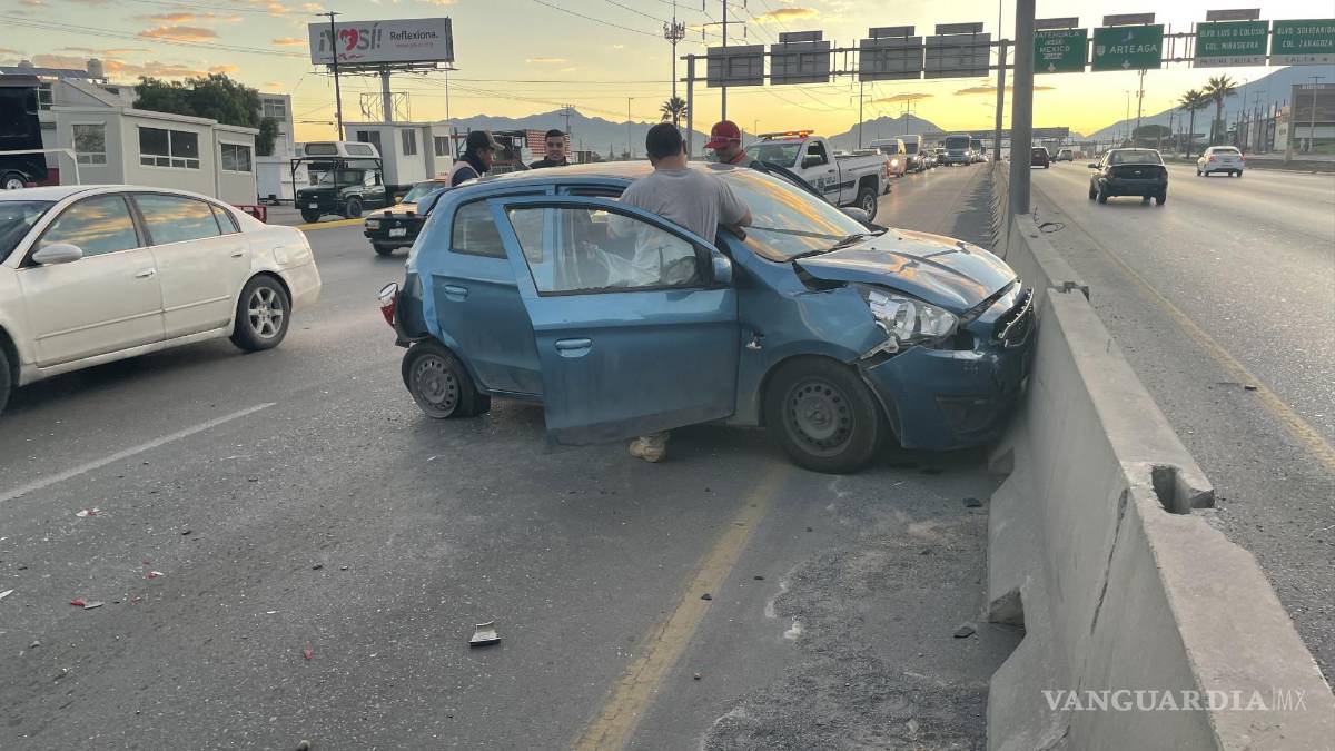 Saltillo: camión provoca fuerte accidente, responsable huye y abandona a su copiloto