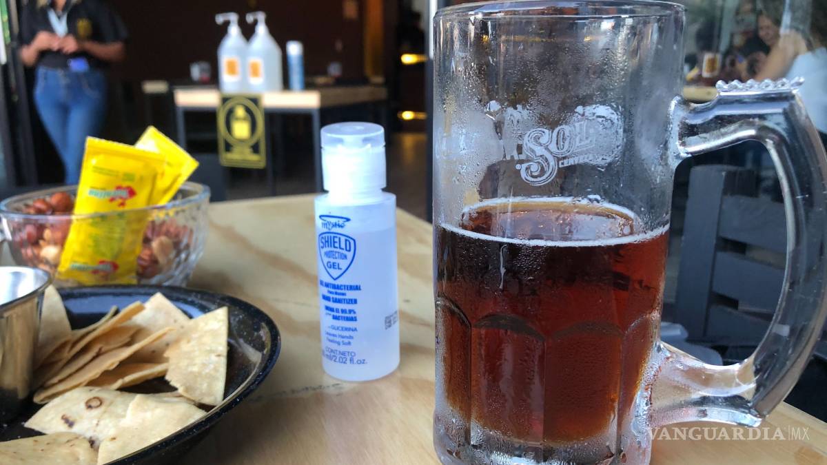 Bares de Saltillo imponen consumo de comida para vender alcohol