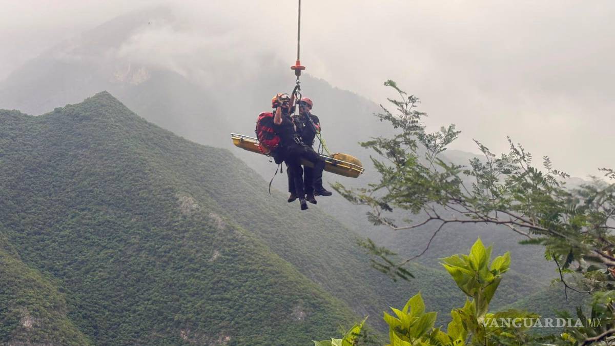 Muere pareja tras caer en cuatrimoto a barranco de 100 metros en Montemorelos (video)