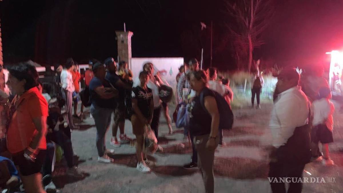 Autobús se incendia en la carretera 57 de Arteaga; transportaba alumnos a un viaje de estudios