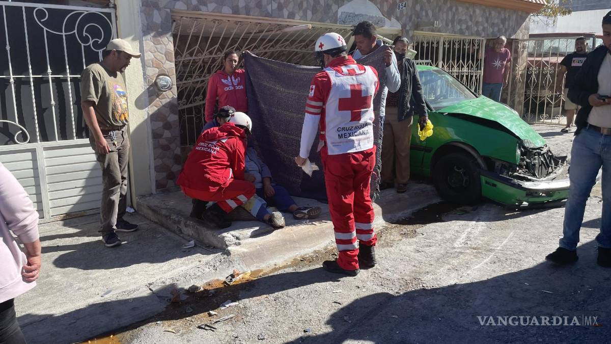 Roban pandilleros camión tras riña, provocan choque múltiple y atropellan a joven en Saltillo