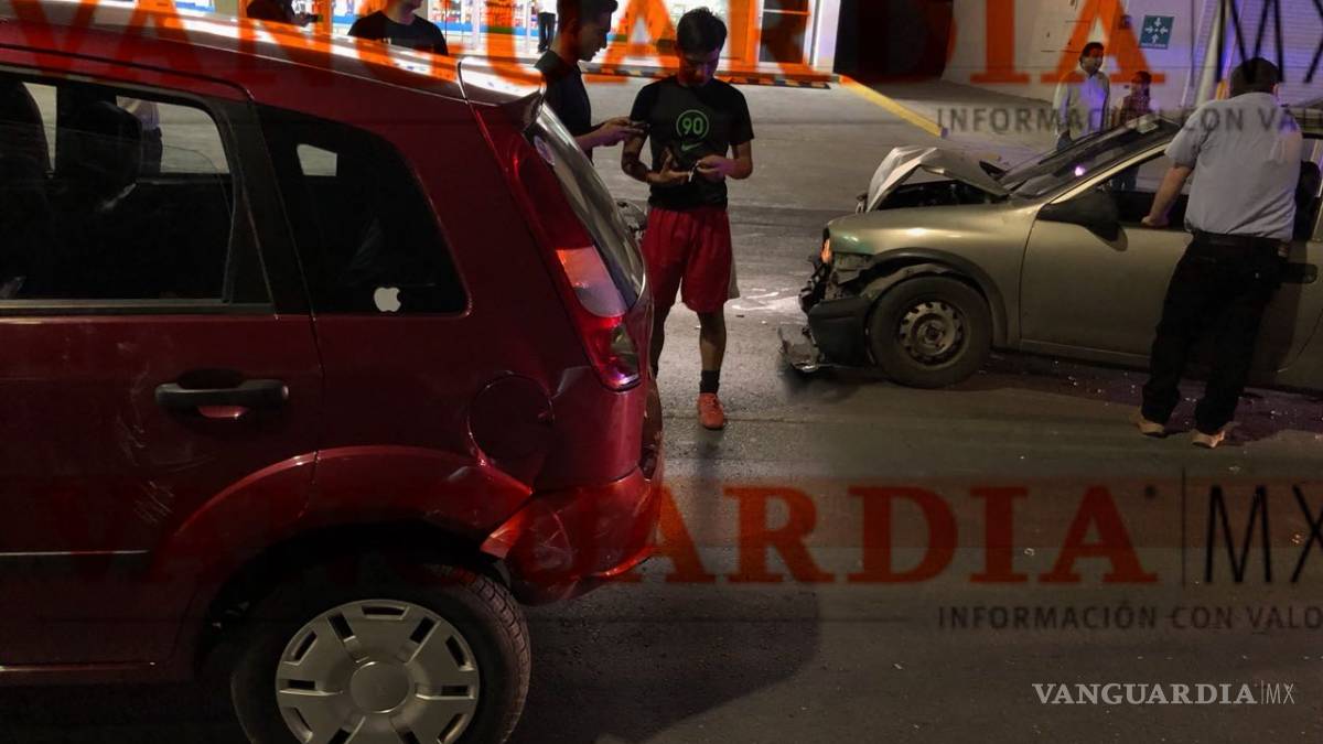 Choque por alcance deja mujer lesionada en Saltillo