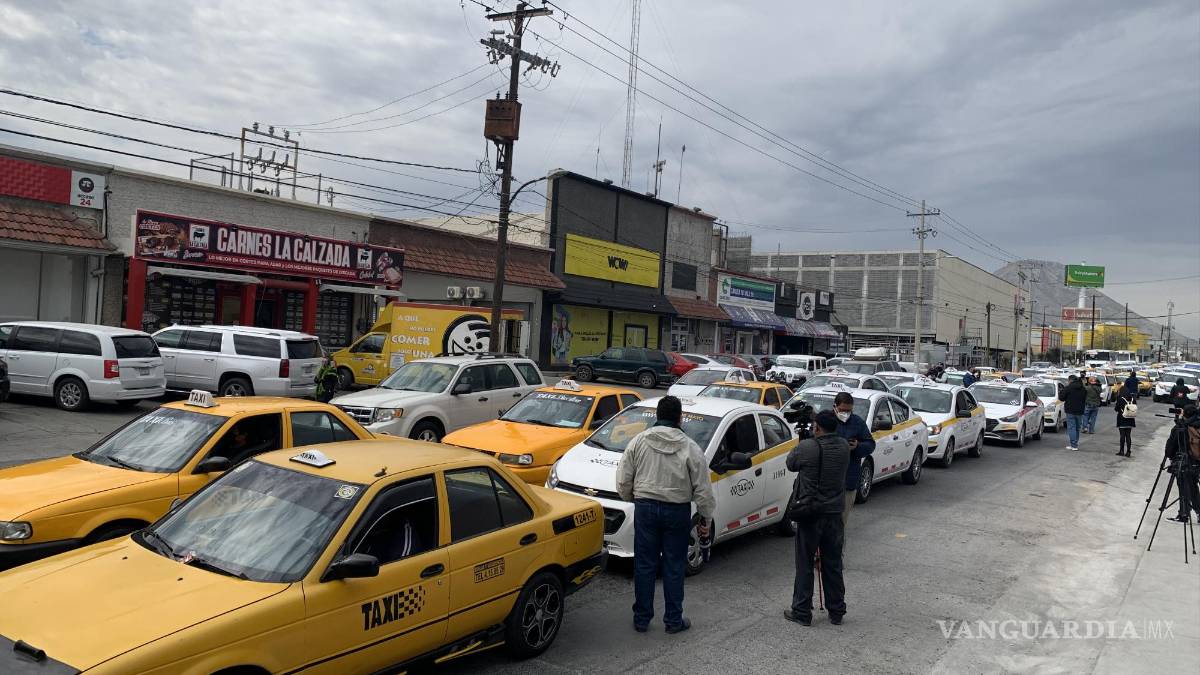 Protestan taxistas de Saltillo exigiendo estímulos fiscales; piden cumplir acuerdos por InDriver y DiDi