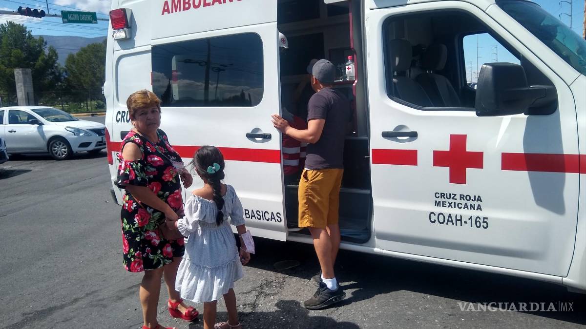 Conductora se pasa alto y causa choque, al sur de Saltillo