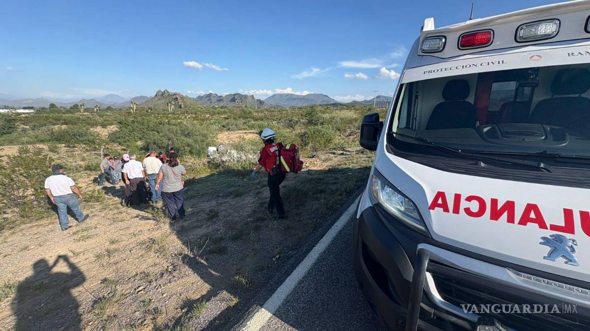 Joven resulta herido al volcar en la carretera Saltillo-Monclova
