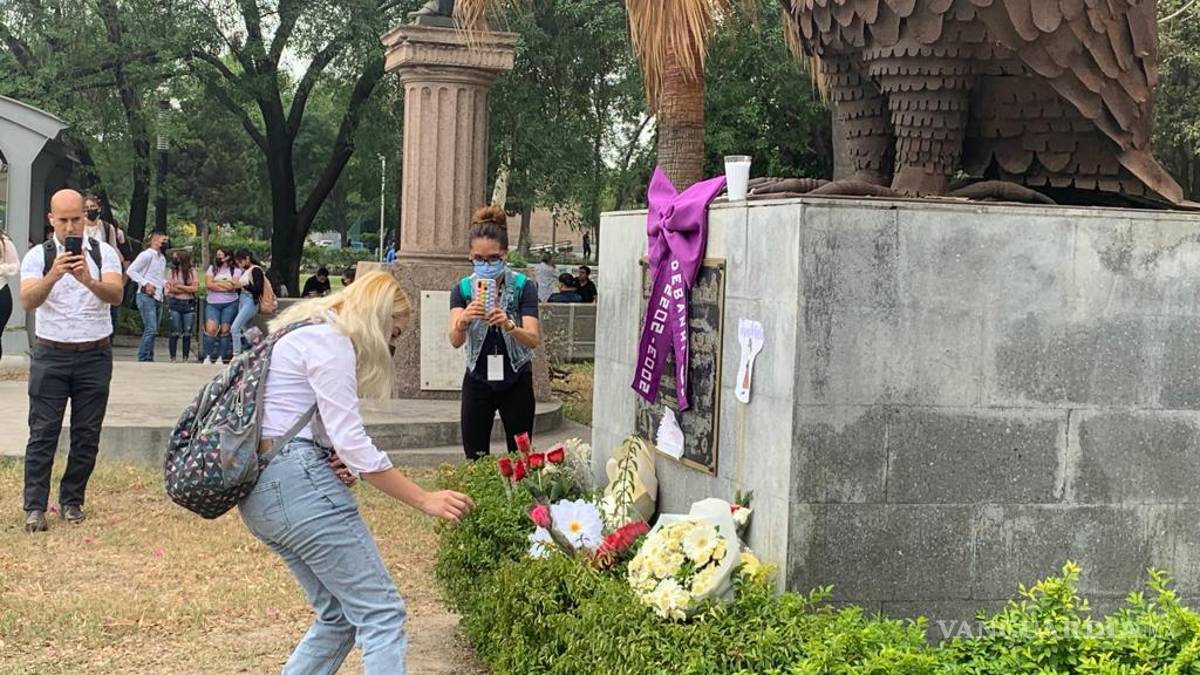Rinden sentido homenaje a Debanhi Escobar en la UANL