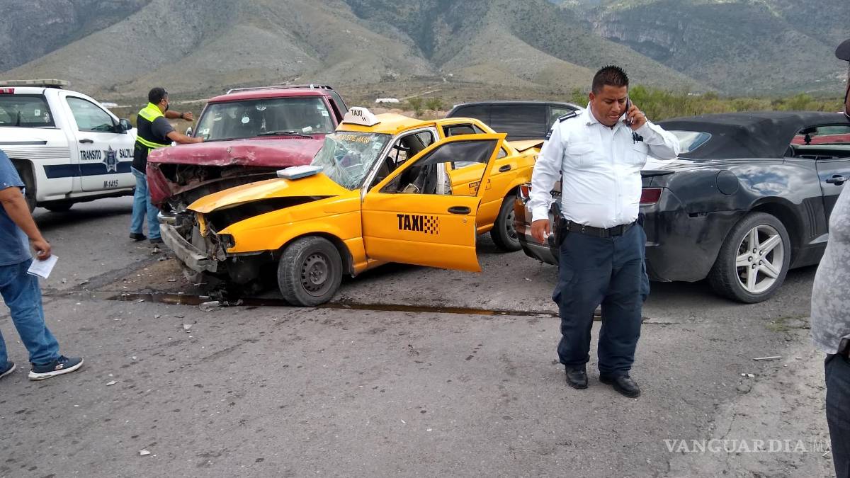 Taxista resulta herido en accidente múltiple en bulevar de Saltillo