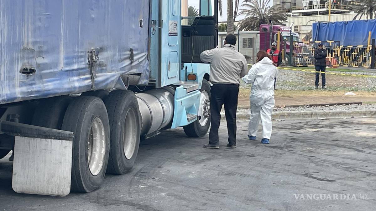 Mata infarto a trailero en Ramos Arizpe mientras esperaba permiso de descarga