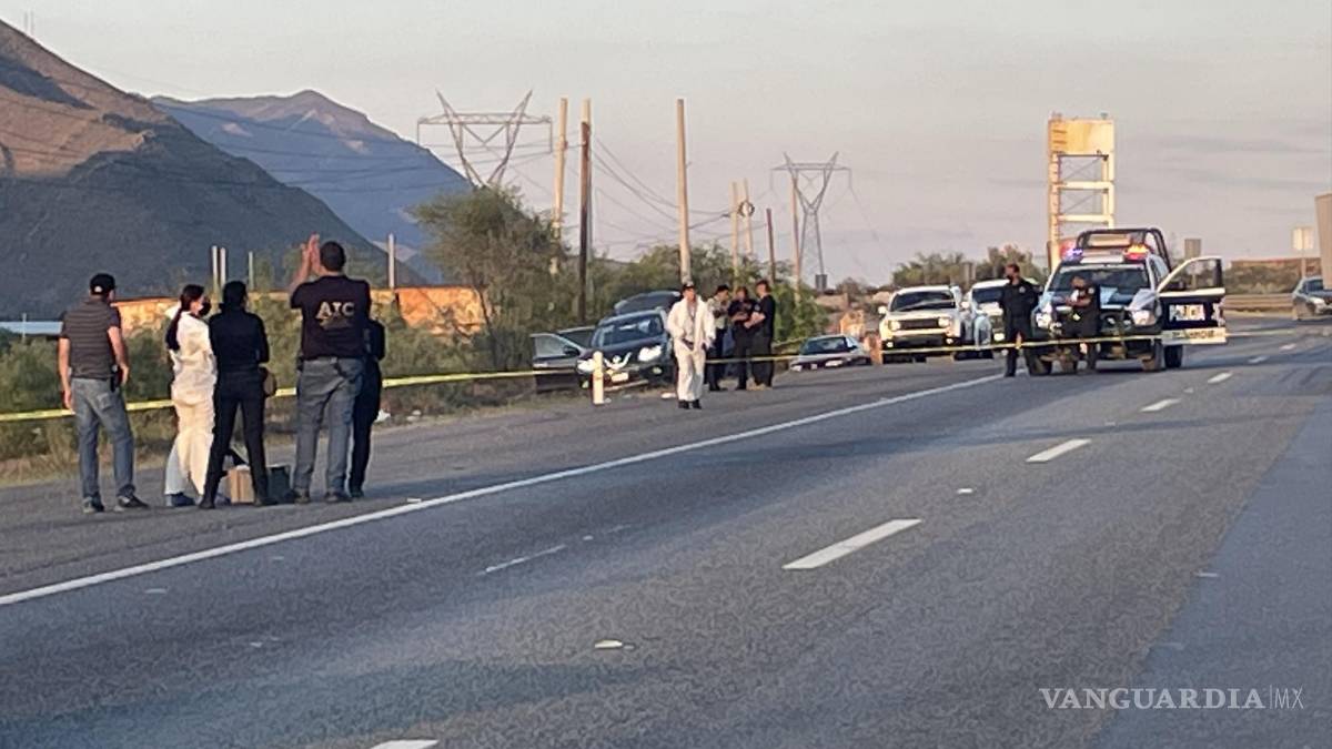 Hallan a hombre con 4 impactos de bala a orillas de la carretera Monterrey-Saltillo