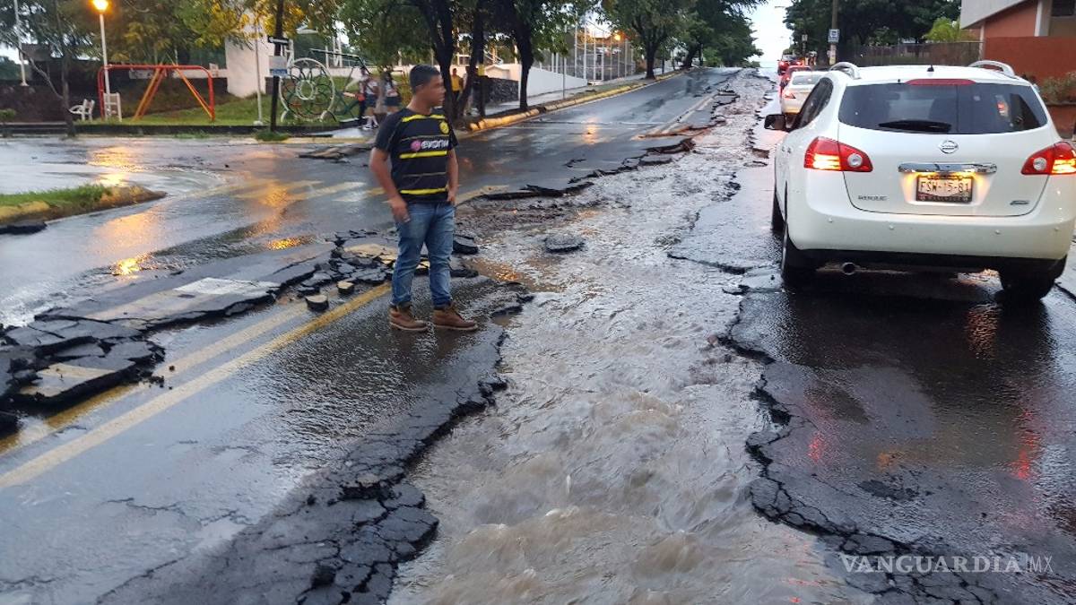 Tormenta destruye en Colima vialidad inaugurada apenas en julio