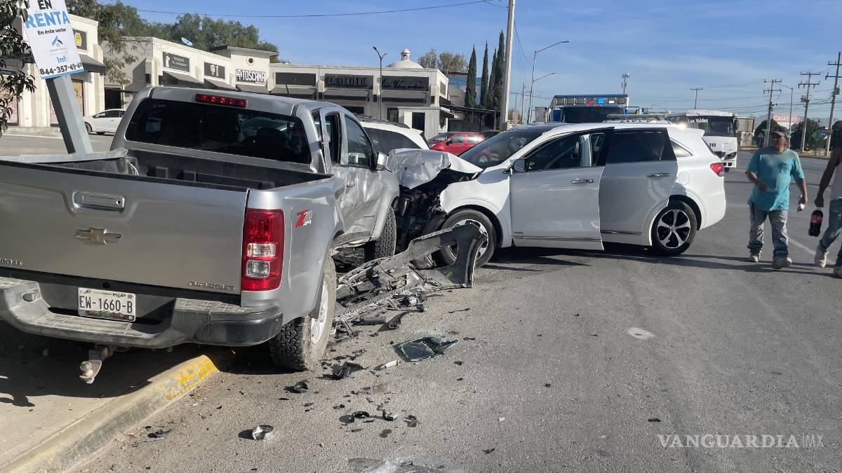 Saltillo: hombre casi termina prensado en aparatoso accidente