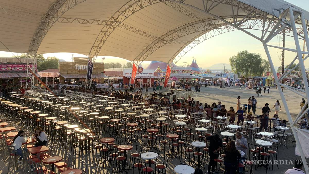 Esperan fans más de 5 horas a Pesado en la Feria de Saltillo