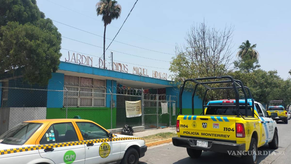 Hombre agrede a mordidas a policías de Monterrey que lo detienen en un jardín de niños