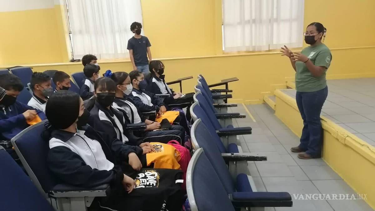 Promueven alumnos de Universidad Carolina la creación de Jardines Polinizantes