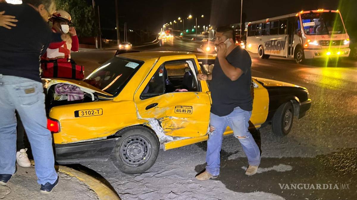 Taxista y su familia resultan heridos en percance al sur de Saltillo