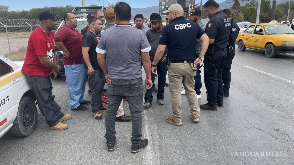 Policías de Saltillo detienen a taxista ante denuncia de robo falsa