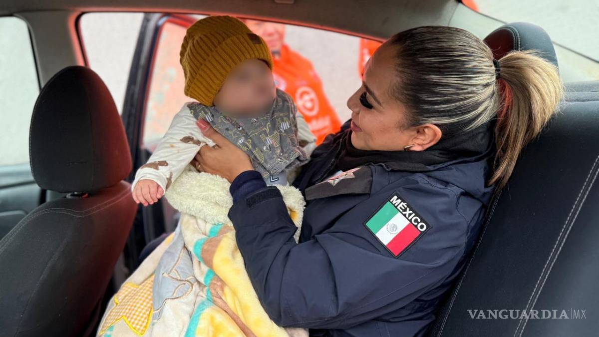 Abandona a bebé en el auto durante 20 minutos para buscar gasolina en Nuevo León