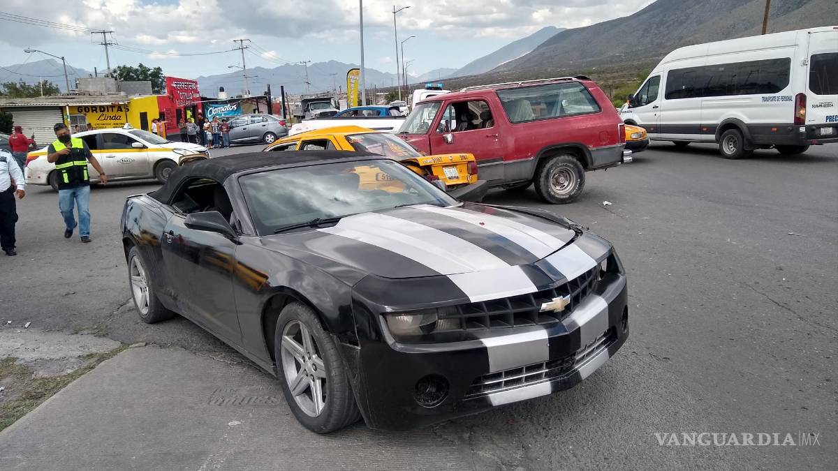 Taxista resulta herido en accidente múltiple en bulevar de Saltillo