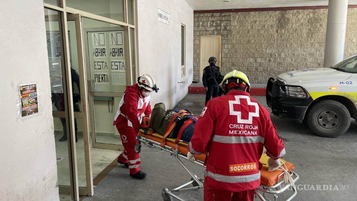 Por apurado se estrella con camión urbano y resulta herido