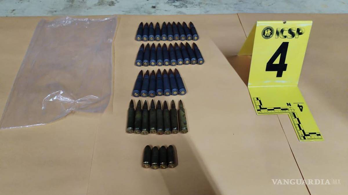 Agentes catean dos viviendas en Monterrey por narcomenudeo