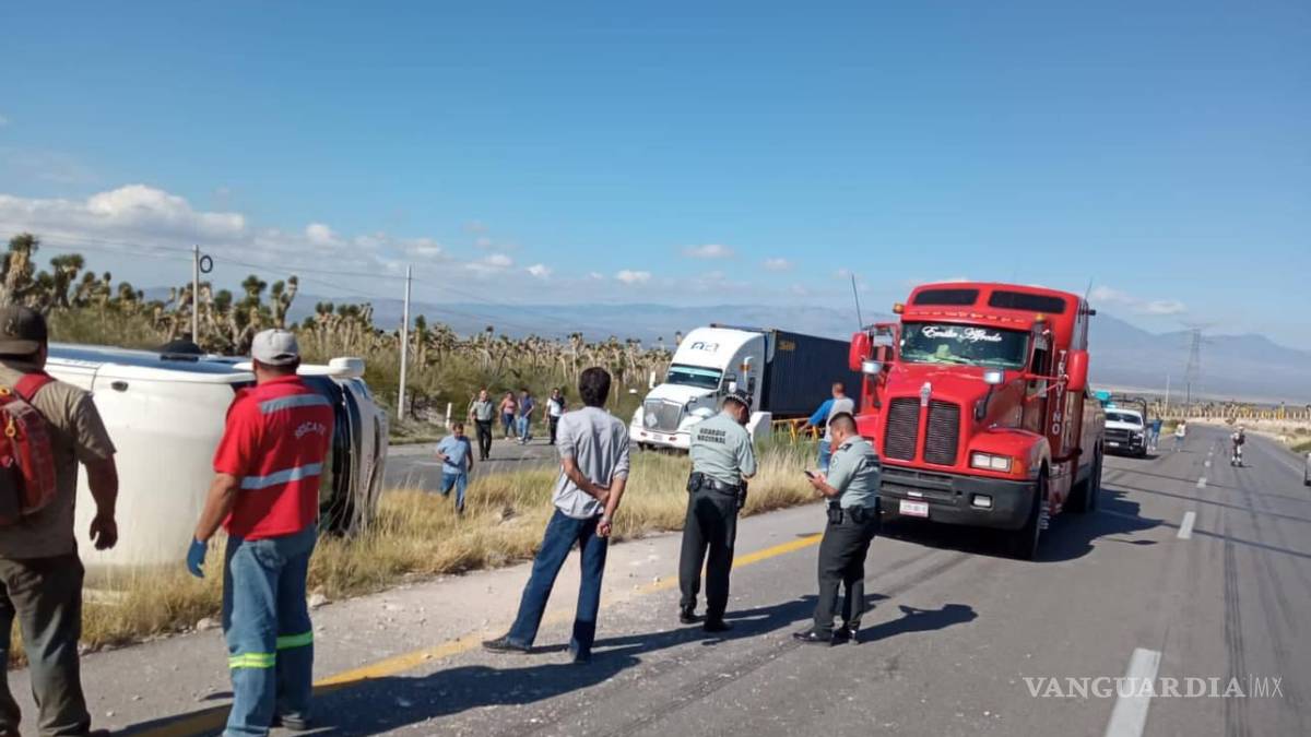 Volcadura de autobús deja ocho pasajeros heridos en carretera Saltillo-Zacatecas; conductor dormitó