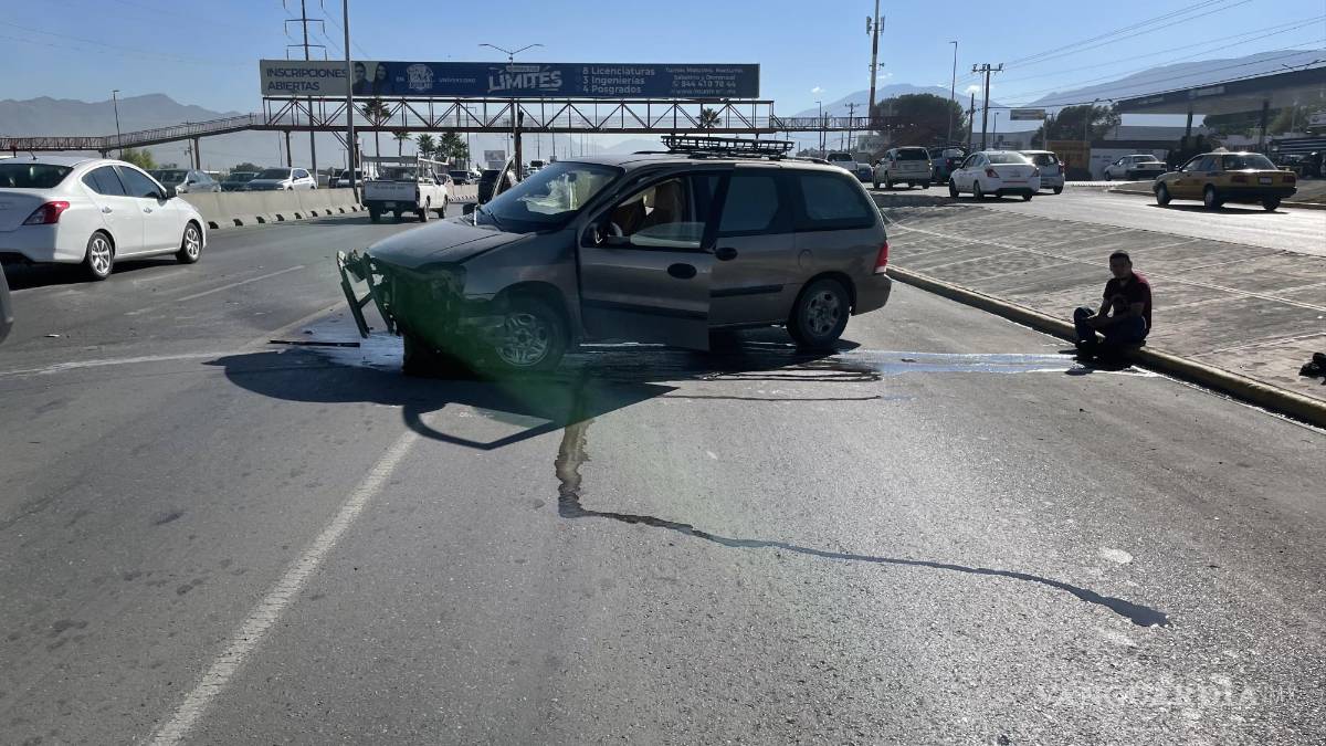 Saltillo: joven choca su camioneta recién adquirida, pero culpa a otro conductor