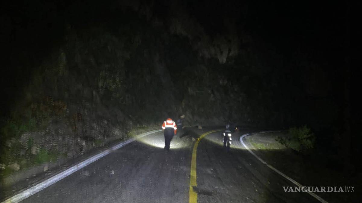 Reportan cierres parciales en la carretera Iturbide a Linares por deslaves