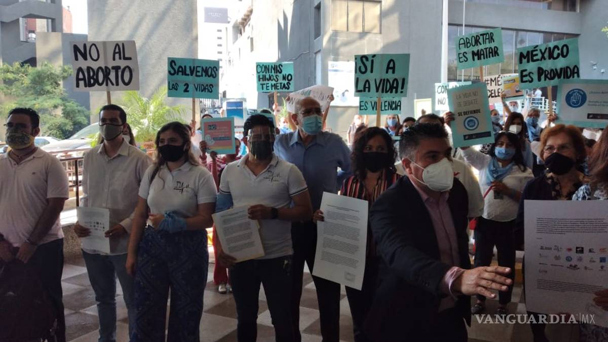 Reprueban con protesta en Nuevo León por iniciativa que propone el aborto