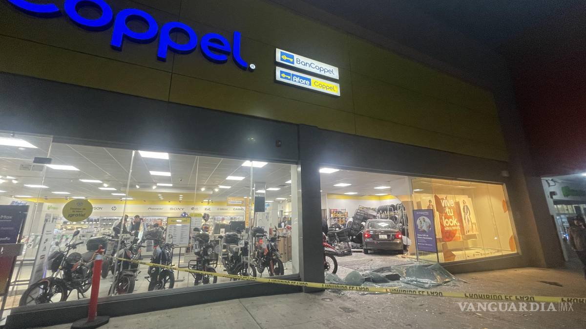Menor se desmaya y choca contra tienda en centro comercial de Saltillo