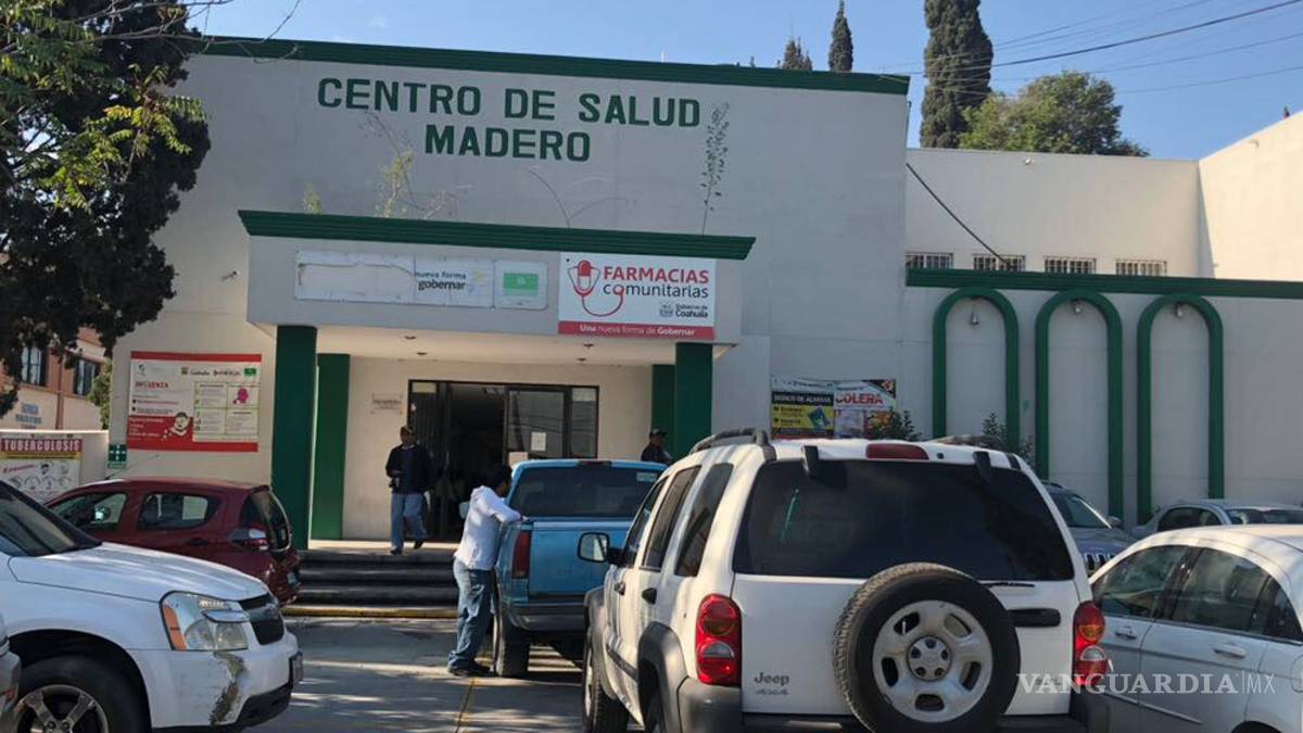 Bebé encerrado en auto desata movilización en Saltillo
