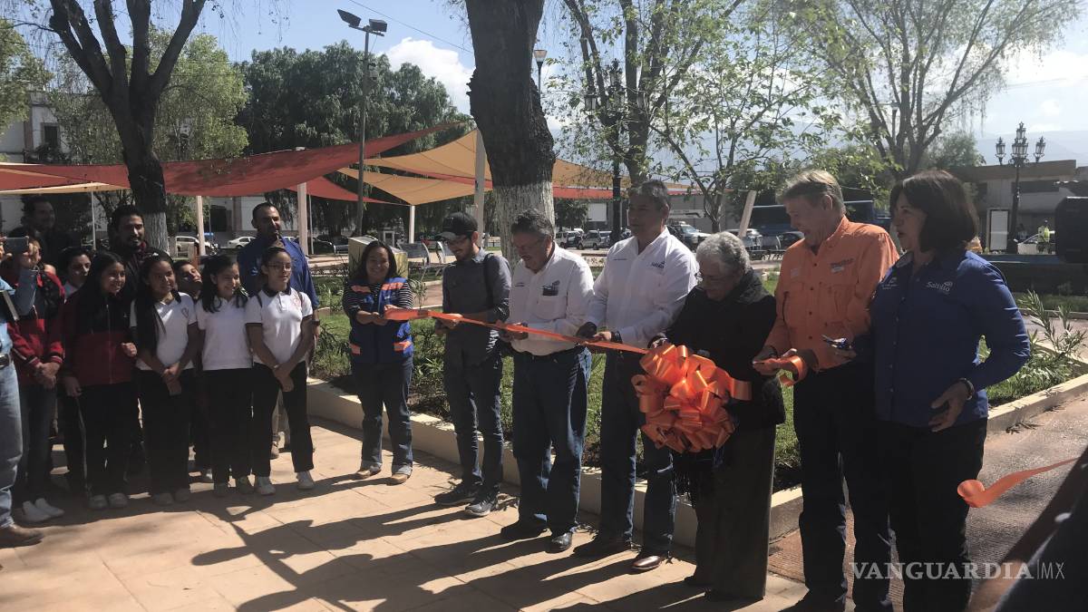 Instalan frente a Presidencia de Saltillo jardín emblemático de la mariposa monarca