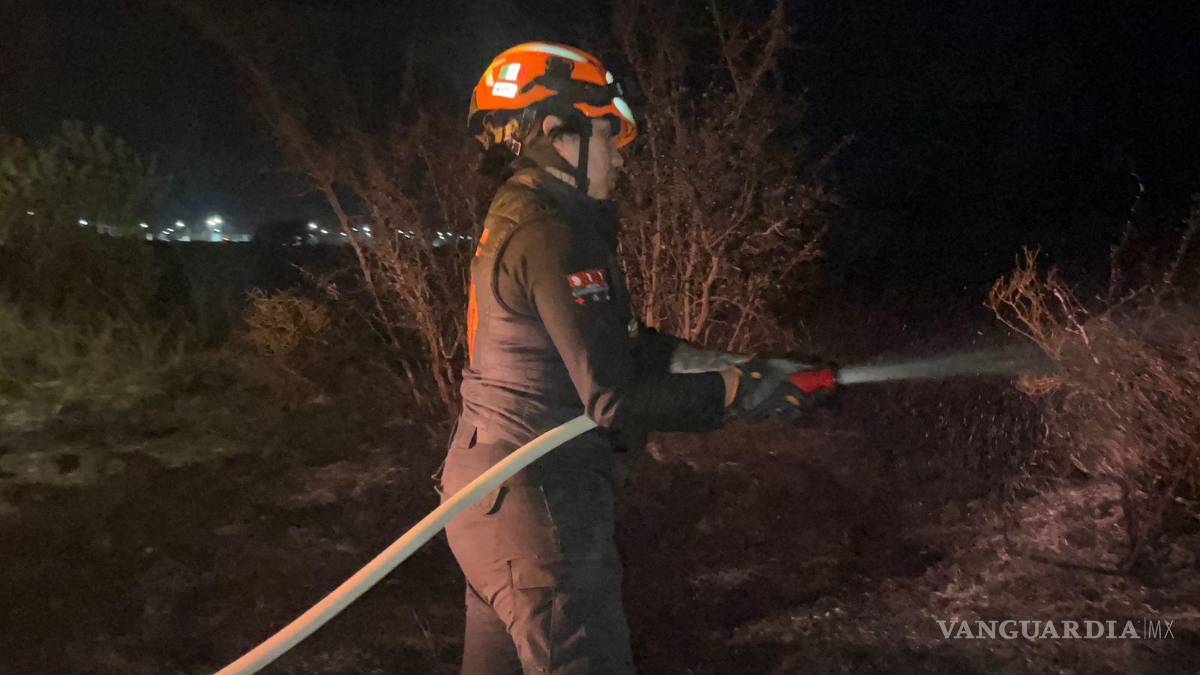 Moviliza, incendio en lote baldío en donde se consumen 30 hectáreas de matorral en Nuevo León