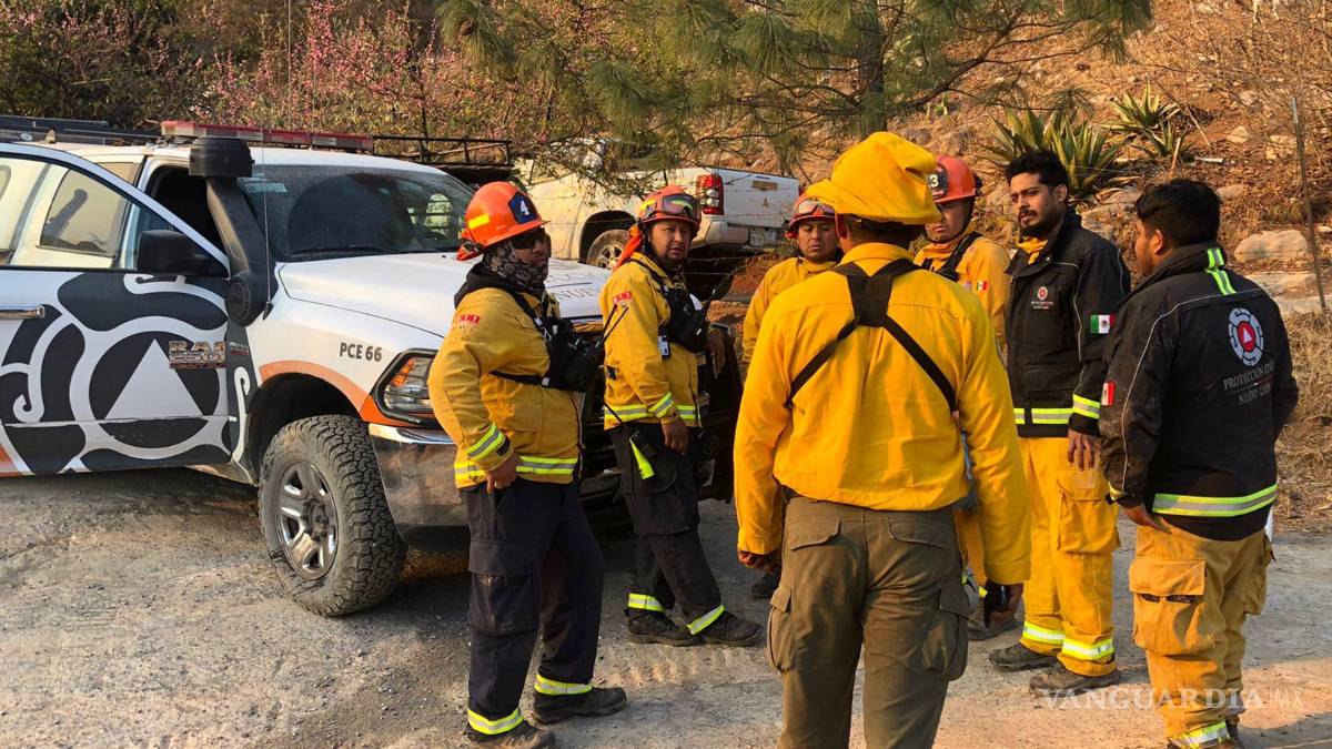 Nuevo León: viento complica incendio de Santiago y evacuan a 10 familias