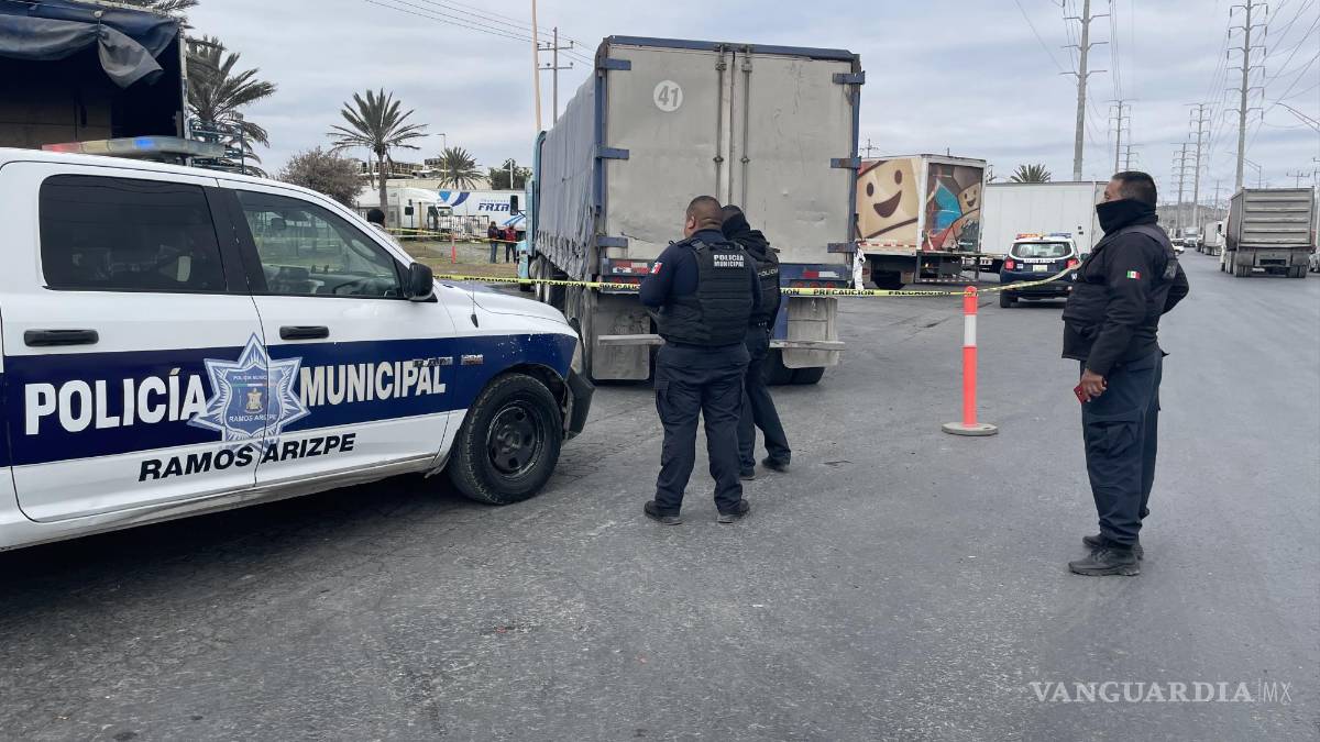 Mata infarto a trailero en Ramos Arizpe mientras esperaba permiso de descarga