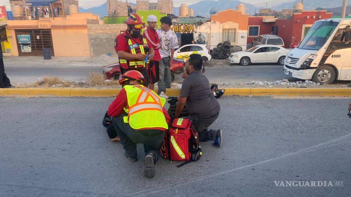 Dos menores resultan lesionados en accidente de motocicleta en la colonia Fidel Velázquez, en Ramos