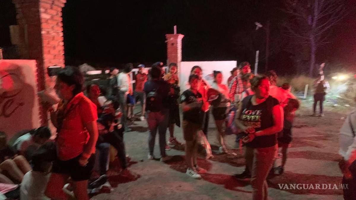 Autobús se incendia en la carretera 57 de Arteaga; transportaba alumnos a un viaje de estudios