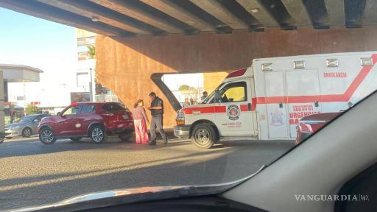 Se impactan 2 vehículos por alcance en Ramos Arizpe