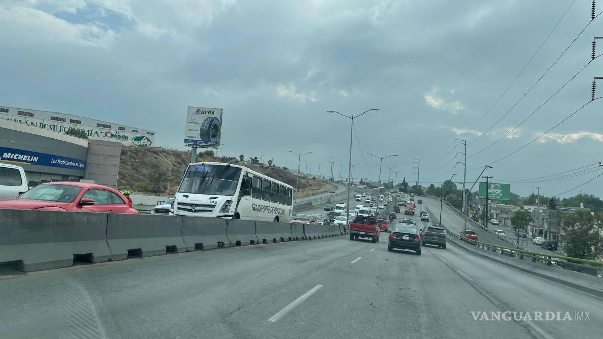 Accidente en Periférico Luis Echeverría provoca caos vial en Saltillo