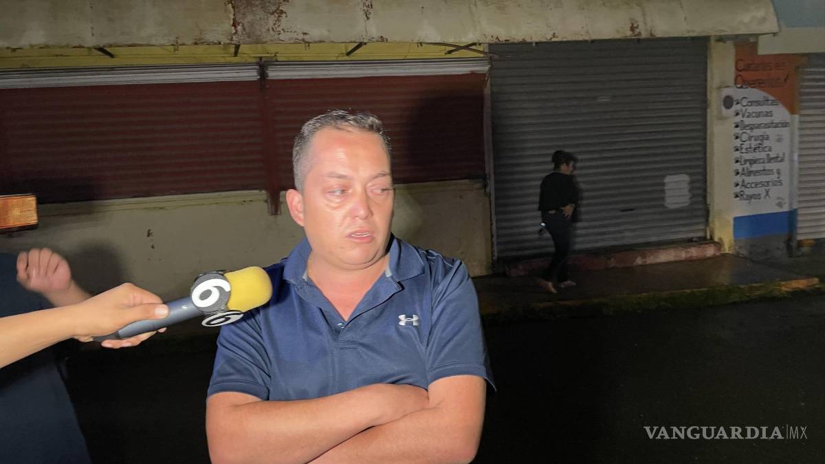 Bache ‘invisible’ origina volcadura en Saltillo; lo confundieron con charco de agua