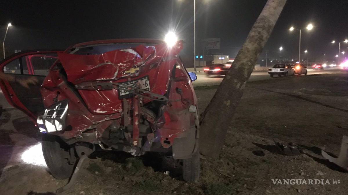 Resulta ilesa de volcadura conductora alcoholizada en Saltillo