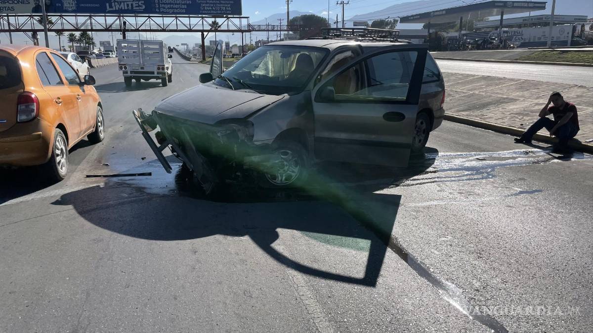 Saltillo: joven choca su camioneta recién adquirida, pero culpa a otro conductor