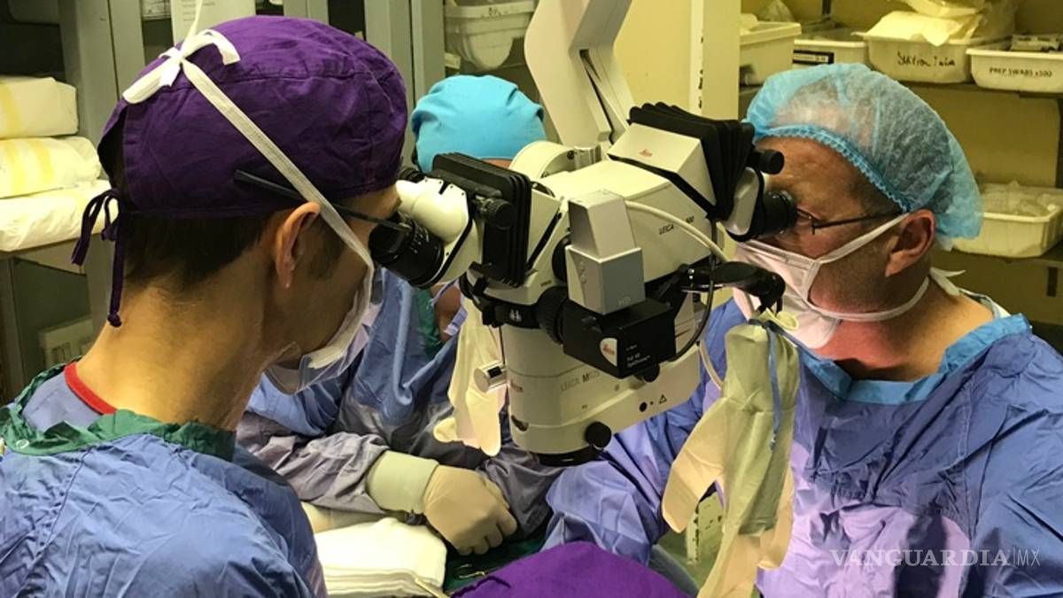 Transplantan pene blanco a hombre negro, ahora lo quiere del color de su piel