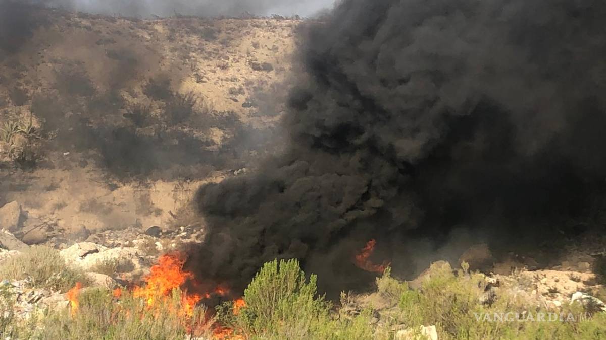 Se incendia tiradero clandestino en el Libramiento Flores Tapia